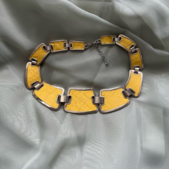 chunky retro yellow necklace - Picture 2 of 2